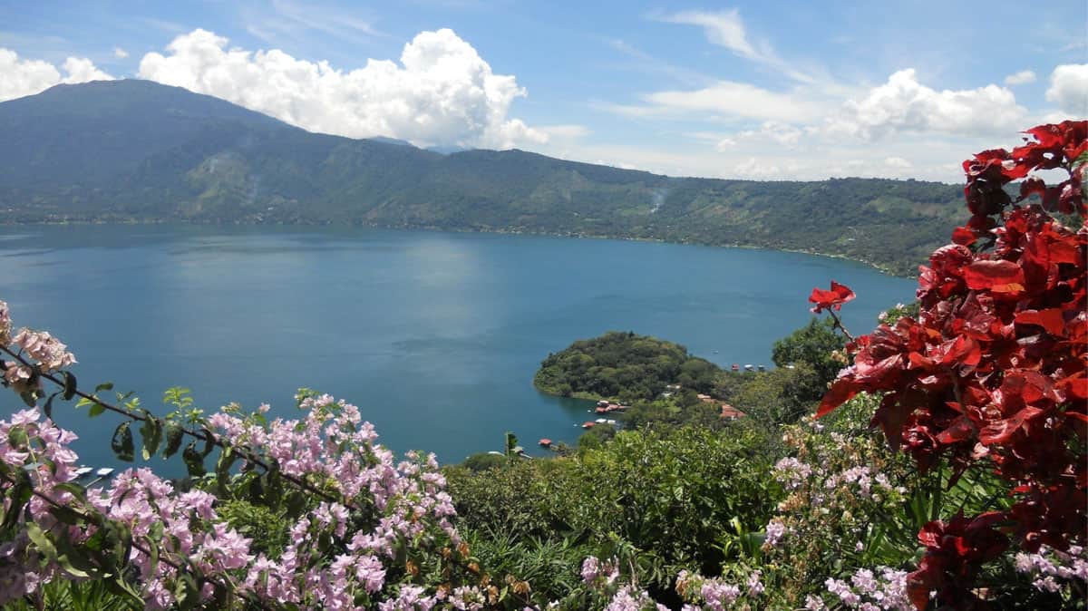 Lago De Coatepeque Guide Volcanic Crater Lake El Salvador lago-de-coatepeque-guide-volcanic-crater-lake-el-salvador
