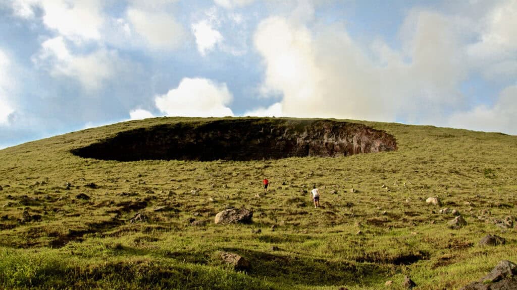 18 Best Things to Do in Leon, Nicaragua 47 The huge sinkhole crater at El Hoyo Volcano in Leon, sunken into the earth on a grassy field.