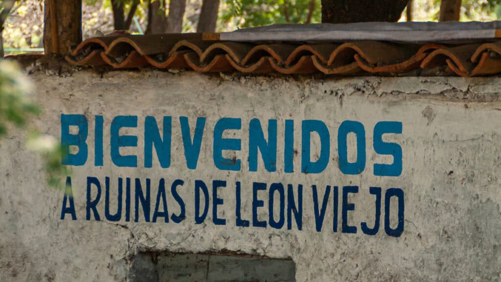 18 Best Things to Do in Leon, Nicaragua 54 A hand painted sign on an aging stone wall saying 'bienvenidos a ruinas de leon viejo' outside Leon Nicaragua.